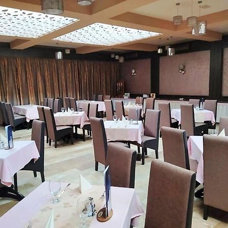 Park Hotel Gyula Bagian luar foto