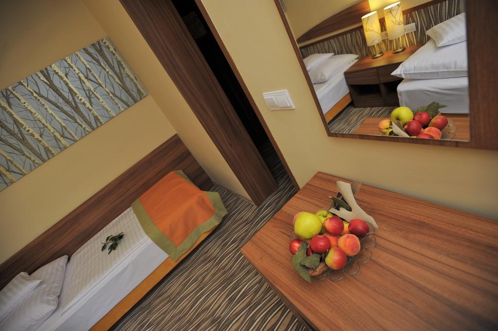 Park Hotel Gyula Ruang foto