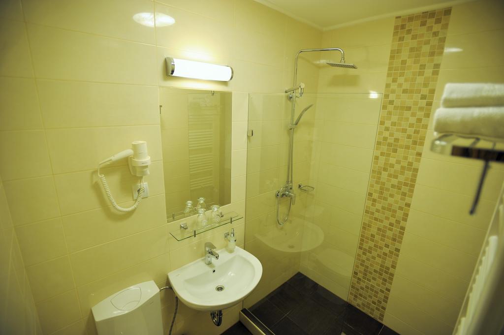 Park Hotel Gyula Ruang foto