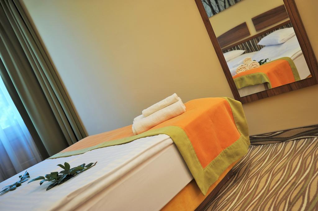 Park Hotel Gyula Ruang foto