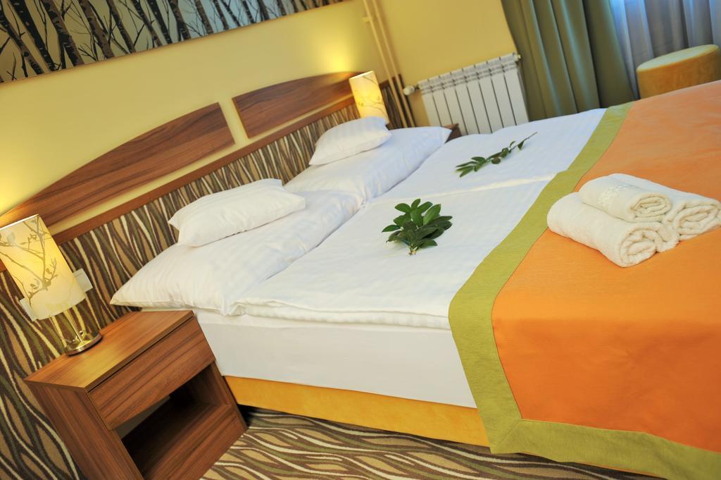 Park Hotel Gyula Ruang foto