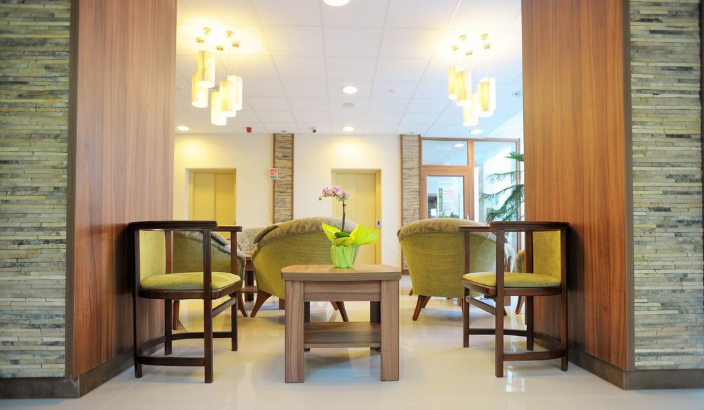 Park Hotel Gyula Bagian luar foto
