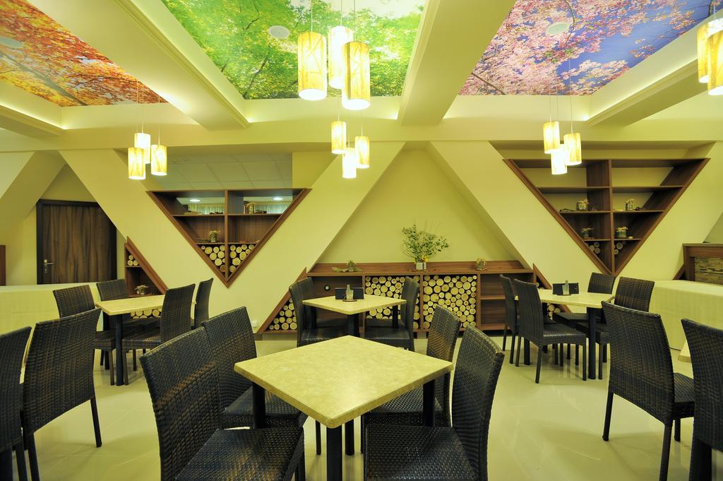 Park Hotel Gyula Bagian luar foto