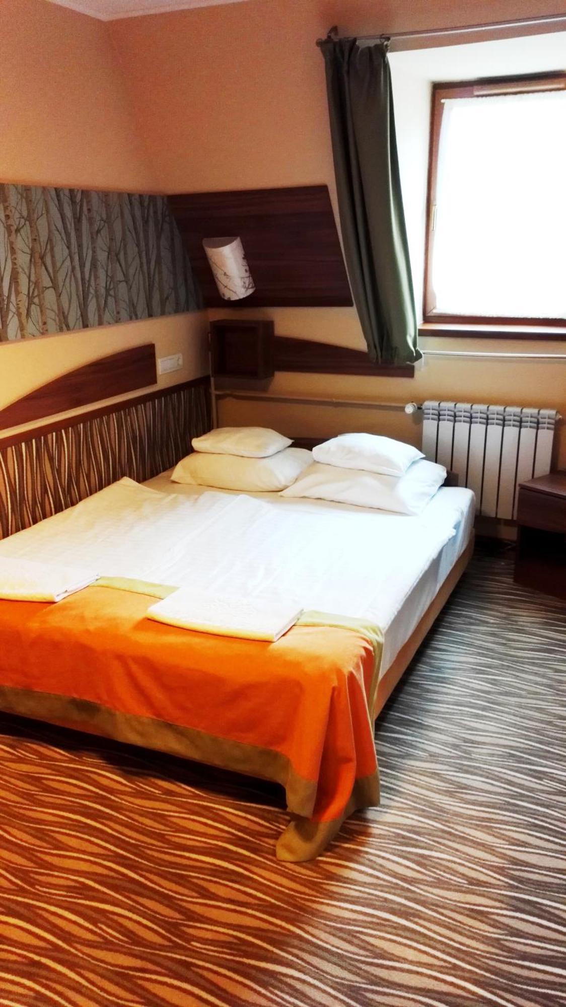 Park Hotel Gyula Bagian luar foto