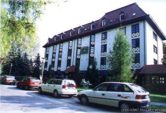 Park Hotel Gyula Bagian luar foto