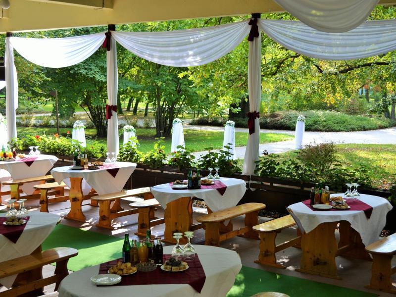 Park Hotel Gyula Bagian luar foto