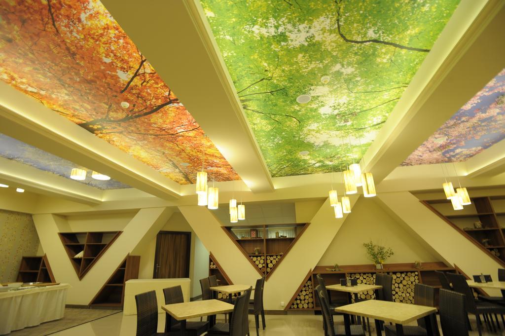 Park Hotel Gyula Bagian luar foto